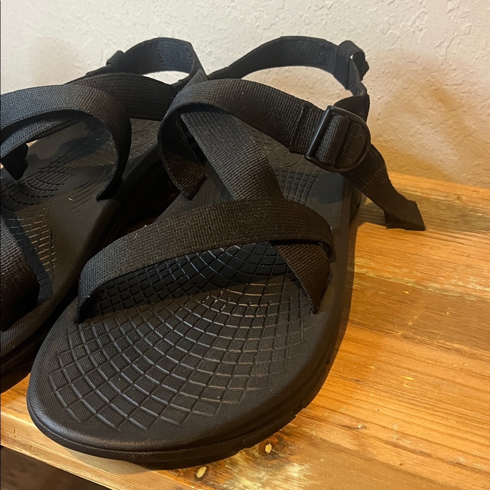 Mens Black Chacos like new size 13 - Picture 3 of 7